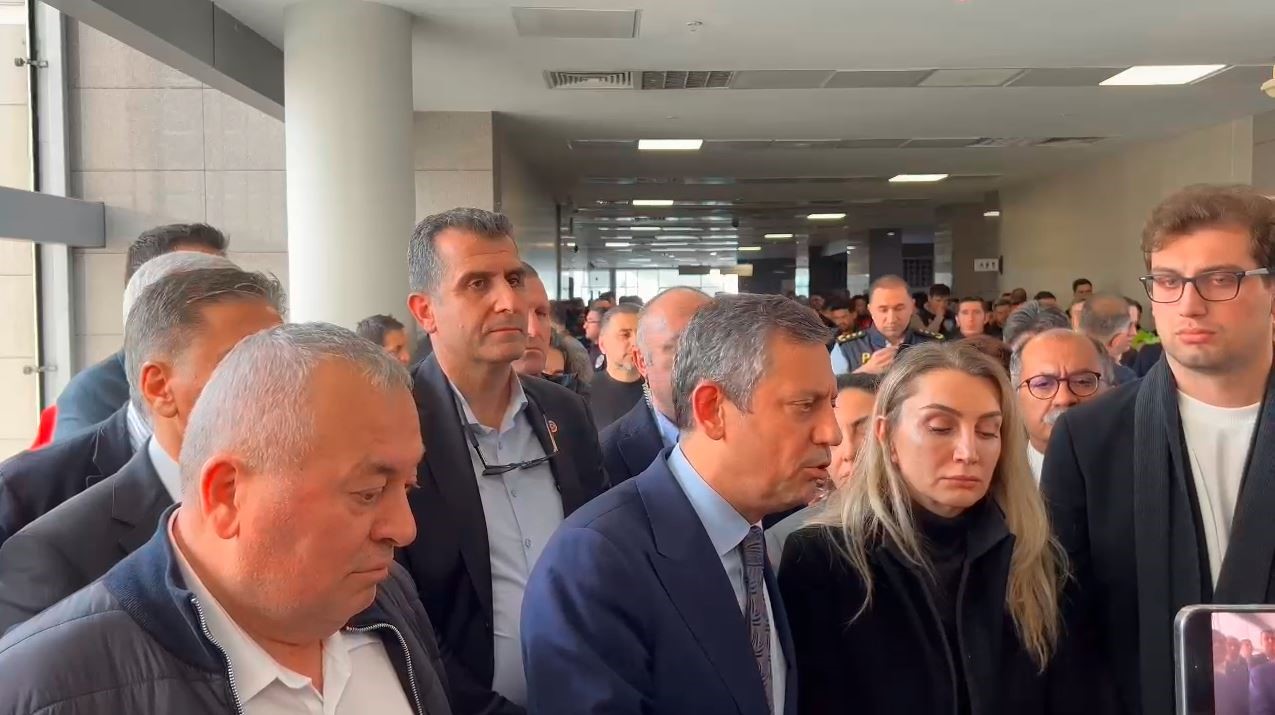 CHP Genel Başkanı Özgür Özel, İstanbul Büyükşehir Belediye Başkanı Ekrem