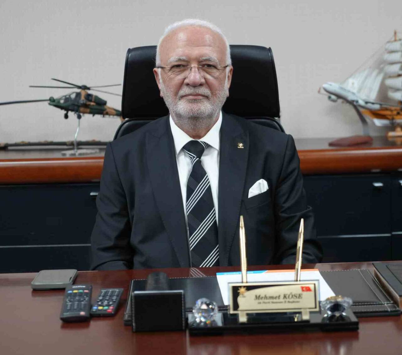 AK Parti Genel Başkan Vekili Mustafa Elitaş, CHP lideri Özgür