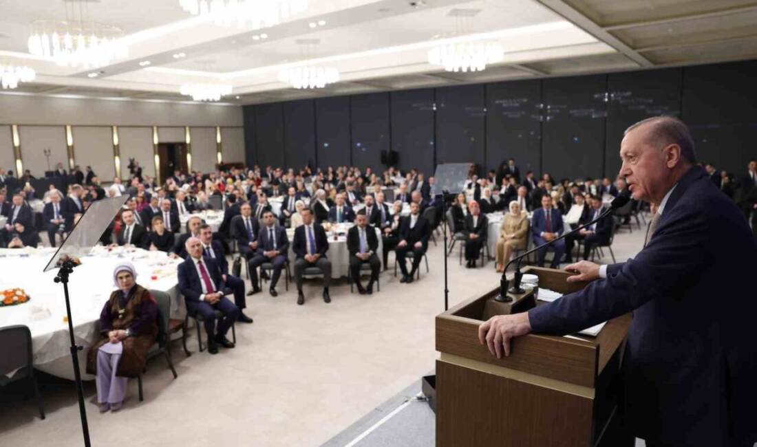 Cumhurbaşkanı Recep Tayyip Erdoğan, AK Parti Kongre Merkezi'ndeki iftar programında,