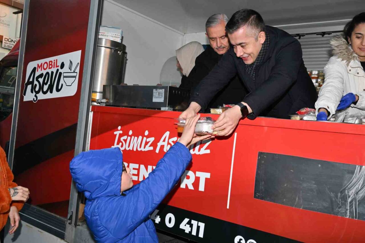 Esenyurt Belediye Başkan Vekili Can Aksoy, Ramazan ayı dolayısıyla vatandaşlarla