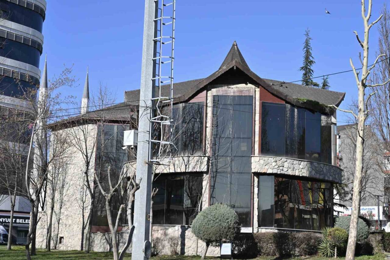 Esenyurt’ta bulunan Recep Tayyip Erdoğan Parkı içerisinde kullanılmayan alanlar sanat