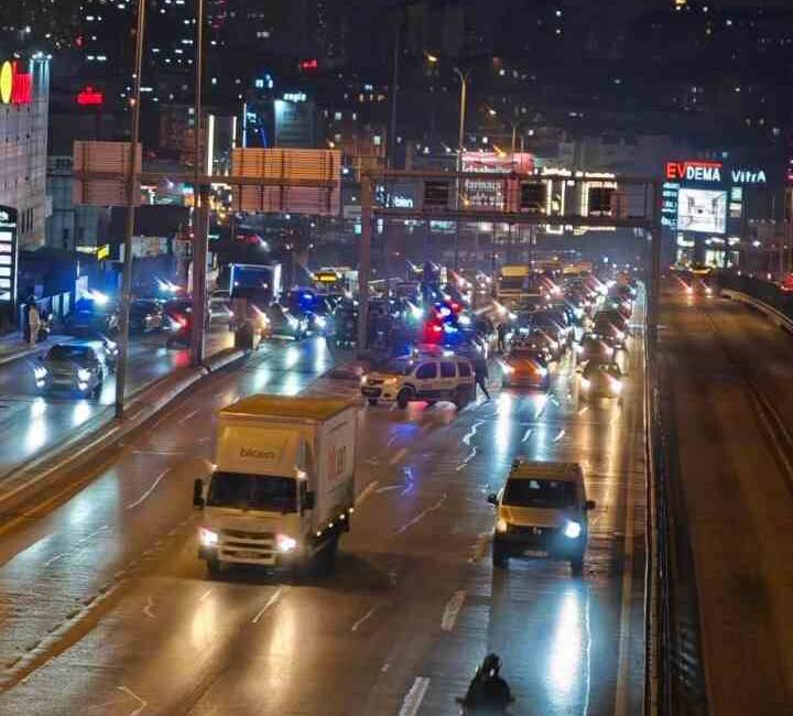 Esenyurt'ta alkollü bir sürücü, polisin dur ihtarına uymayarak kaçtı. E-5