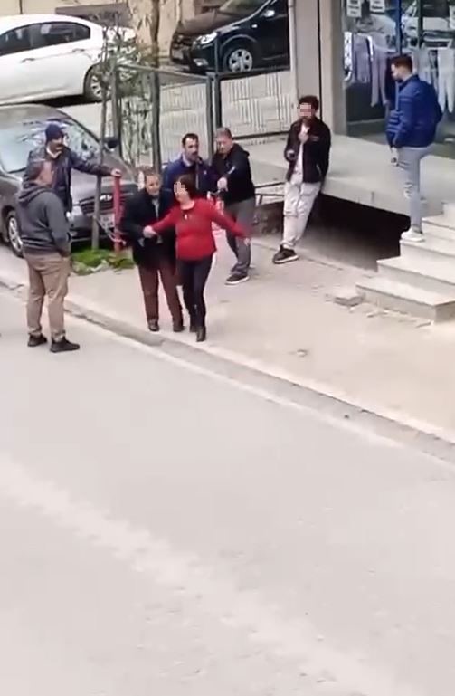 İstanbul Esenyurt’ta bir şahıs, sokakta tanımadığı kadını takip ettiği gerekçesiyle