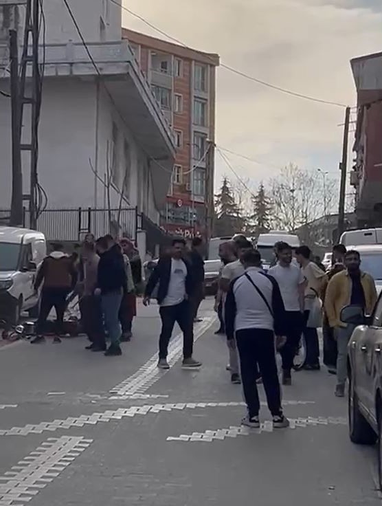 Esenyurt’ta yabancı uyruklu şahıslar arasında bilinmeyen bir nedenle kavga çıktı.