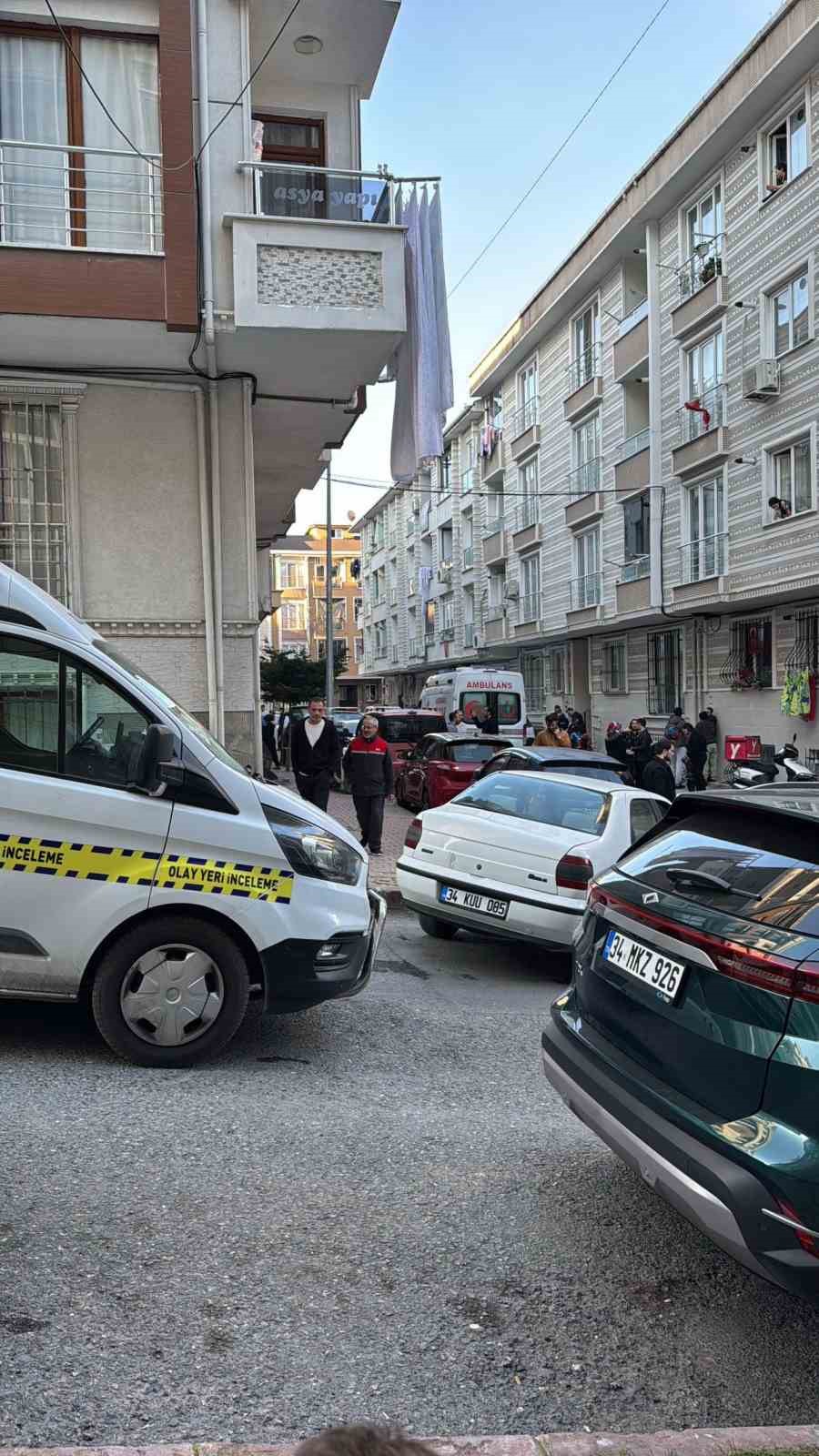 İstanbul Esenyurt’ta bir kişi, eşini öldürdükten sonra intihar etti. Olay,