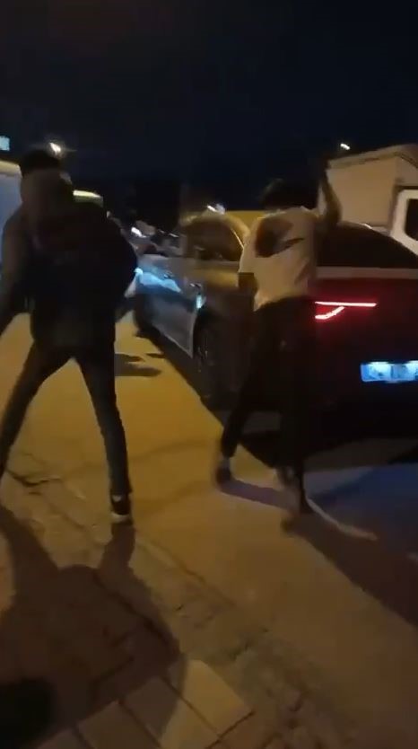 İstanbul Esenyurt’ta bir şahıs, iddiaya göre uyuşturucu madde sattığı gerekçesiyle