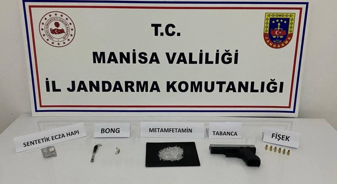 Manisa’nın Yunusemre ilçesinde jandarma ekipleri tarafından bir şahsın ikametinde yapılan