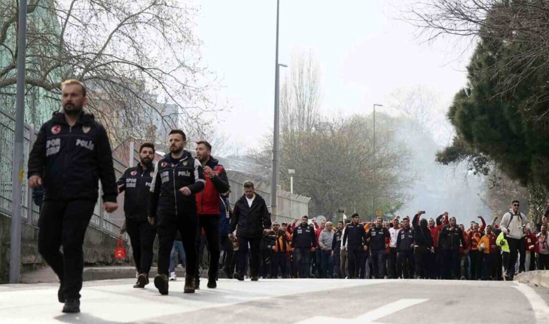 Galatasaray taraftarları, Trendyol Süper Lig'in 29. haftasındaki Beşiktaş derbisini izlemek