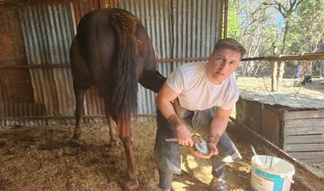 Osmaniye’nin Sumbas ilçesinde yaşayan gencin atlara olan tutkusu, kendisini nalbant