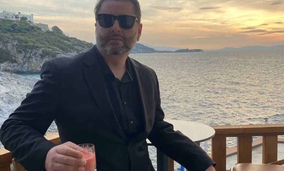 Aydın’ın Kuşadası ilçesinde, halı saha maçında kalp krizi geçiren Ahmet