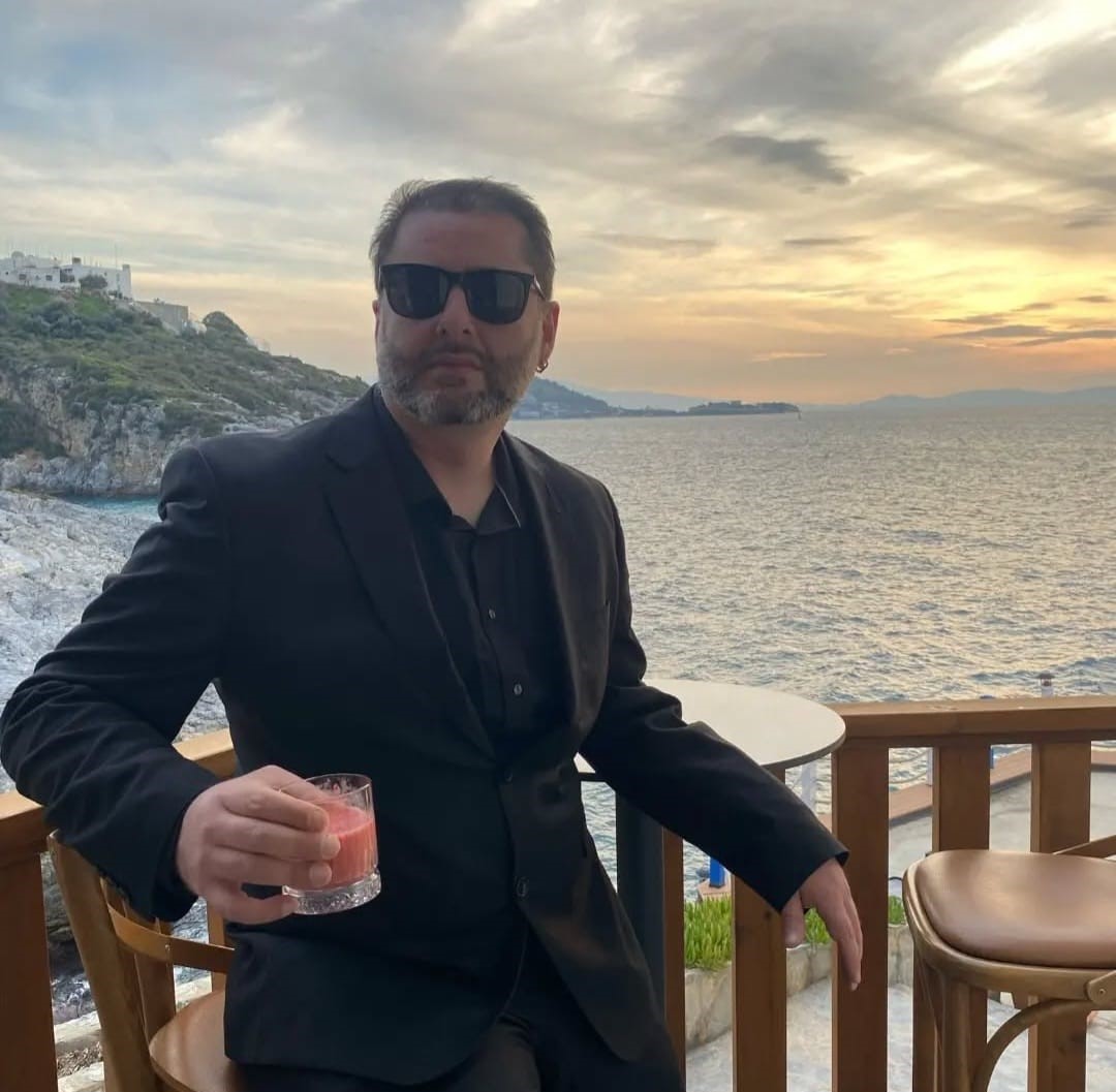 Aydın’ın Kuşadası ilçesinde, halı saha maçında kalp krizi geçiren Ahmet