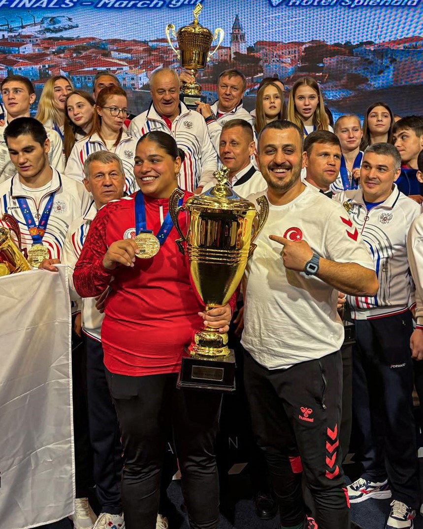 Dünya Boks Birliği Şampiyonası’nda finalde Kazak rakibini mağlup eden Havvanur