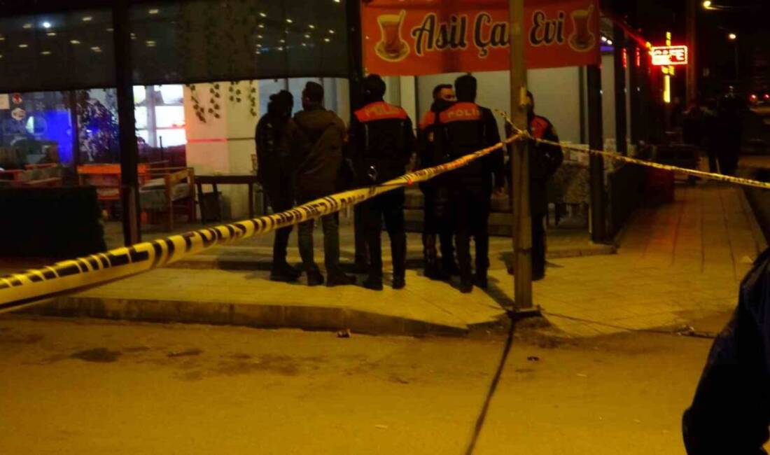 Çorum’da kahvehanedeki husumetlisine silahla ateş açan şahıs 5 kişiyi vurdu.