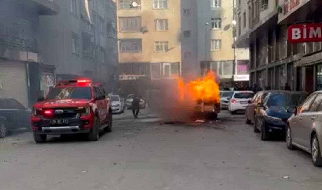 Iğdır’da seyir halindeki ticari araç alev alev yandı. Alınan bilgiye