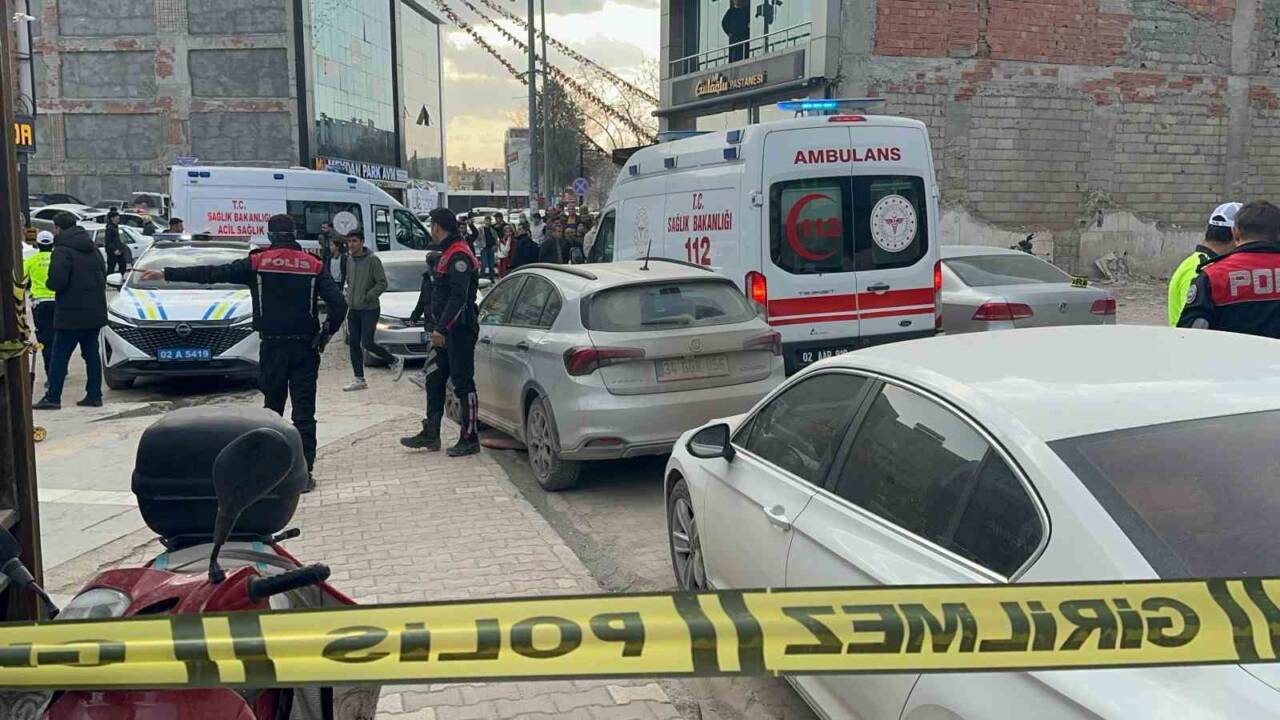 Adıyaman’da iki grup arasında çıkan bıçaklı ve usturalı kavgada 1’i