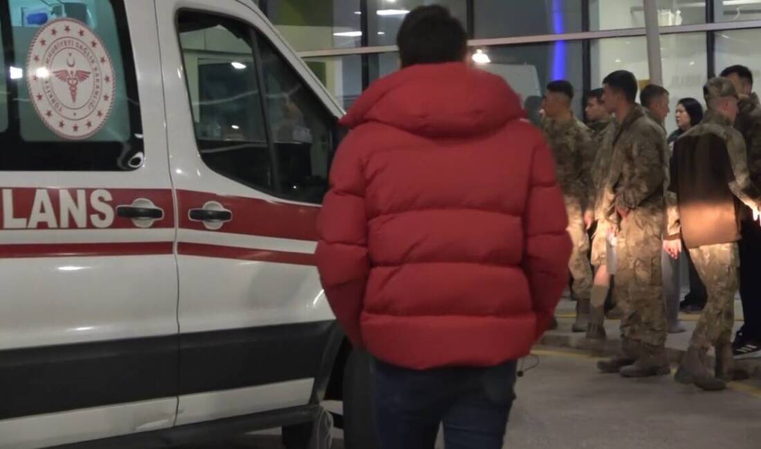 Isparta'daki General İhsan Alper Kışlası'nda, Somali kökenli askerler arasında futbol