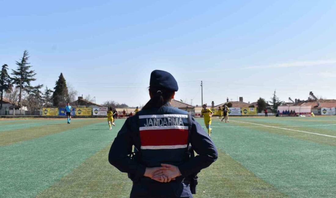 Eskişehir’de, Eskişehirspor Kadın Futbol Takımı ile Denizli Sulatanlar Spor Kadın