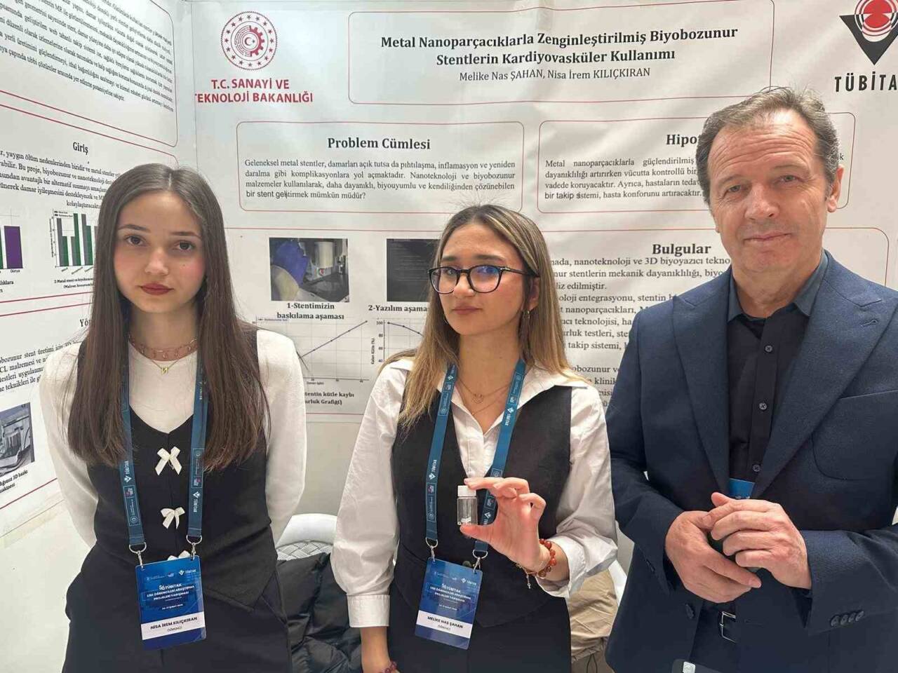 Kayseri'deki Mustafa Eminoğlu Anadolu Lisesi öğrencileri Melike Nas Şahan ve