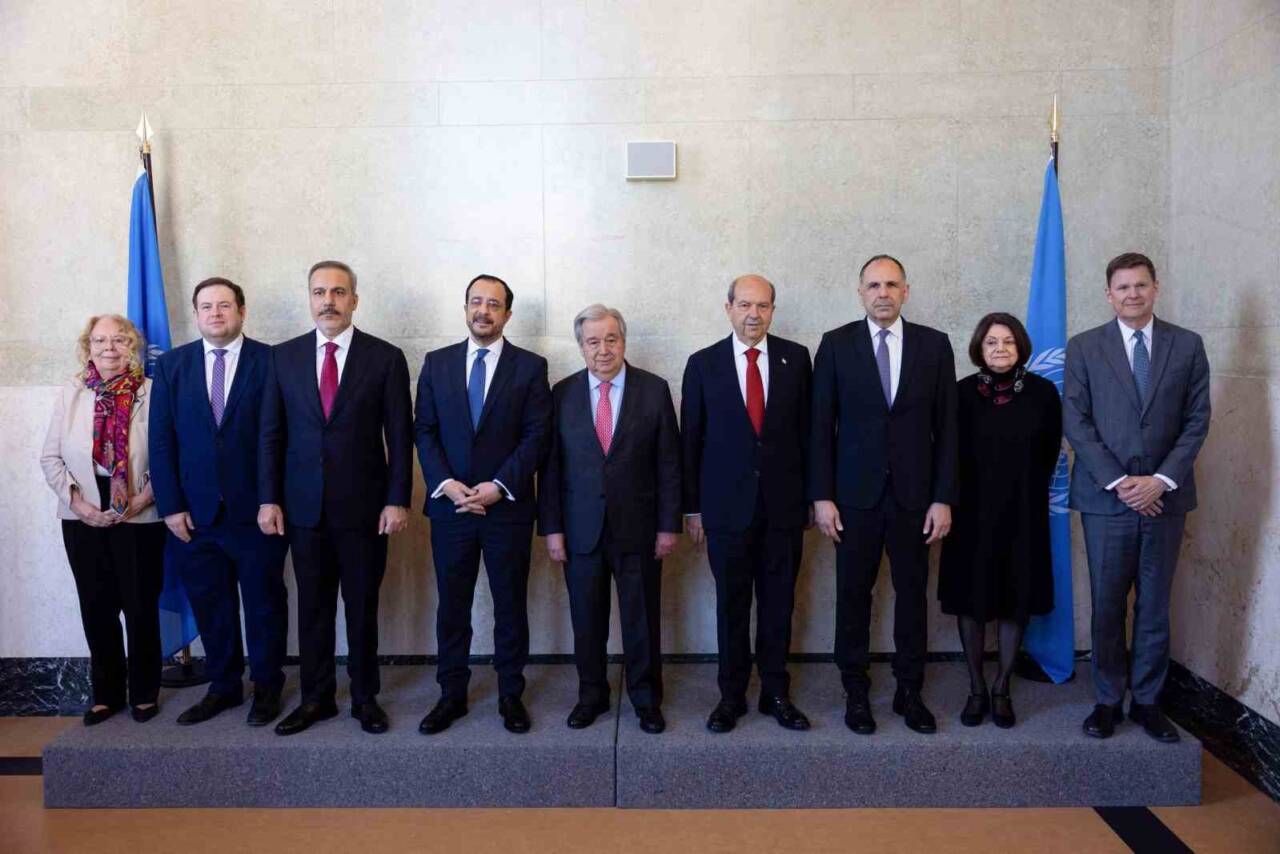 Dışişleri Bakanı Hakan Fidan, Cenevre'de düzenlenen gayriresmi Kıbrıs toplantısına katıldı.