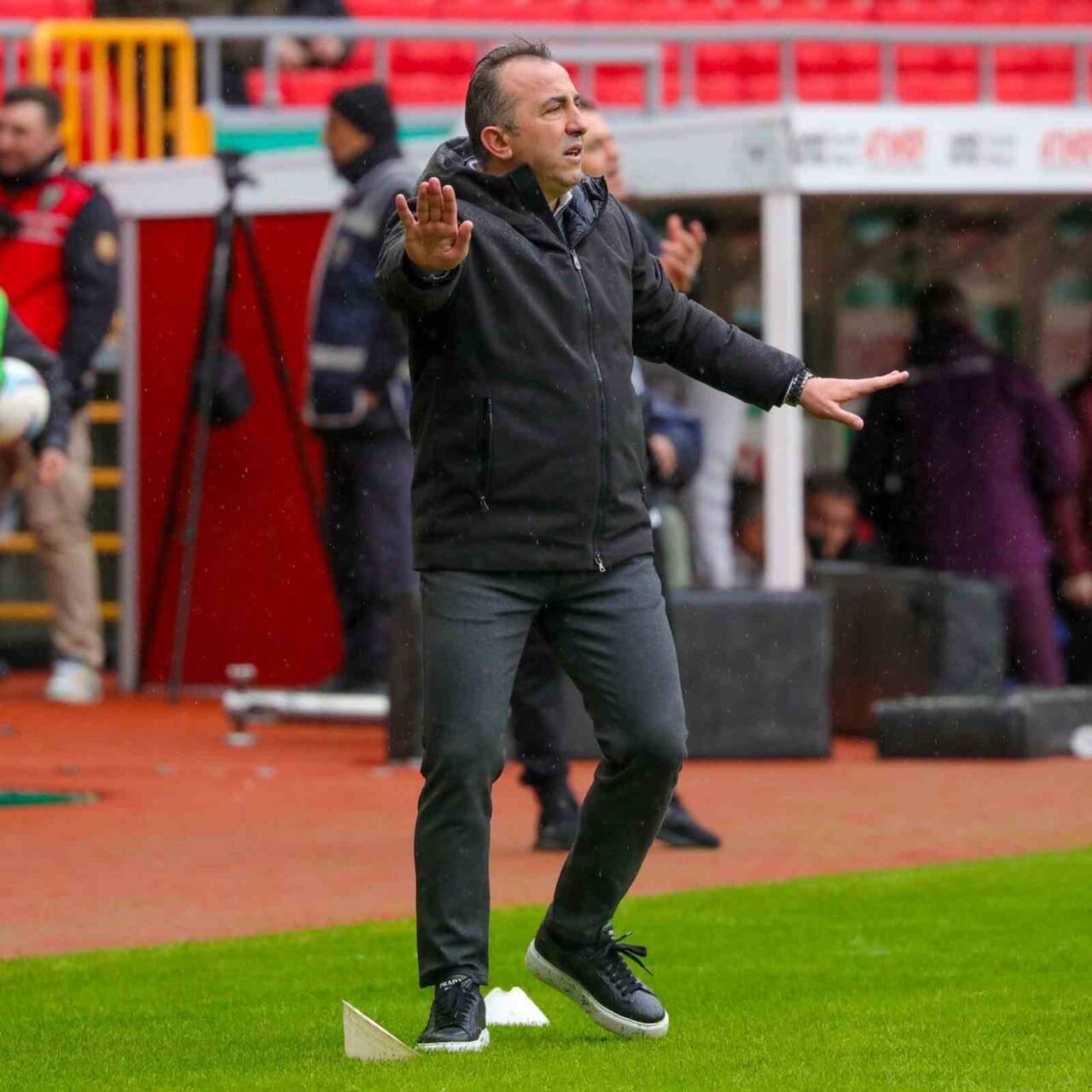 Konyaspor Teknik Direktörü Recep Uçar, Beşiktaş maçında kadroda 4 değişiklik