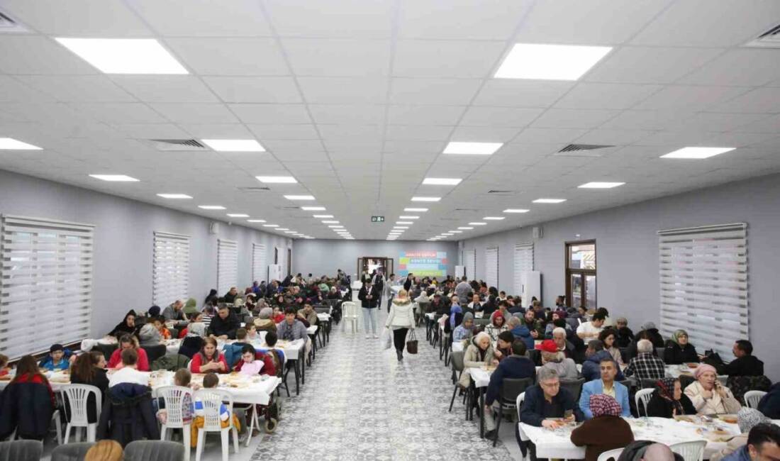 Küçükçekmece Belediyesi, Ramazan’ın bereketini ilçedeki 5 ayrı noktada kurduğu iftar