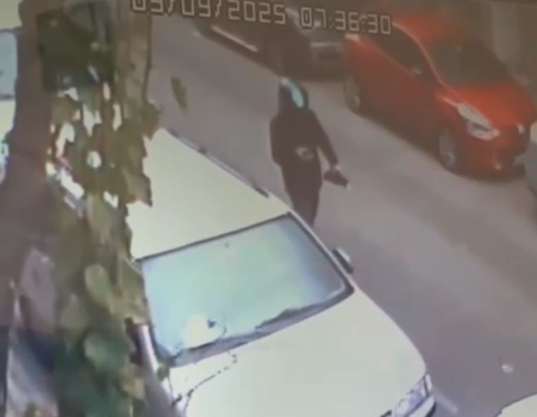 Küçükçekmece’de kaskla yüzünü gizleyen hırsızın, park halindeki motosikleti çaldı. Şüpheli