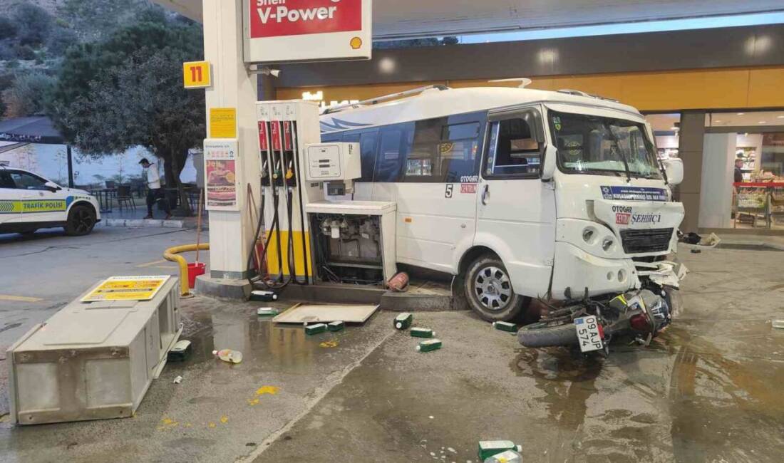 Kuşadası'nda alkollü sürücü K.L. (32), bir tartışmanın ardından minibüsüyle akaryakıt