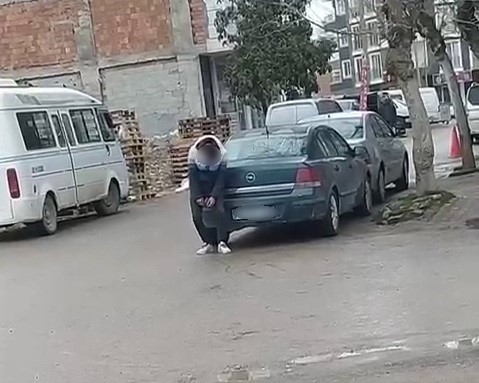 Adıyaman’da, maddenin etkisinde kalan bir şahıs sokak ortasında bir süre