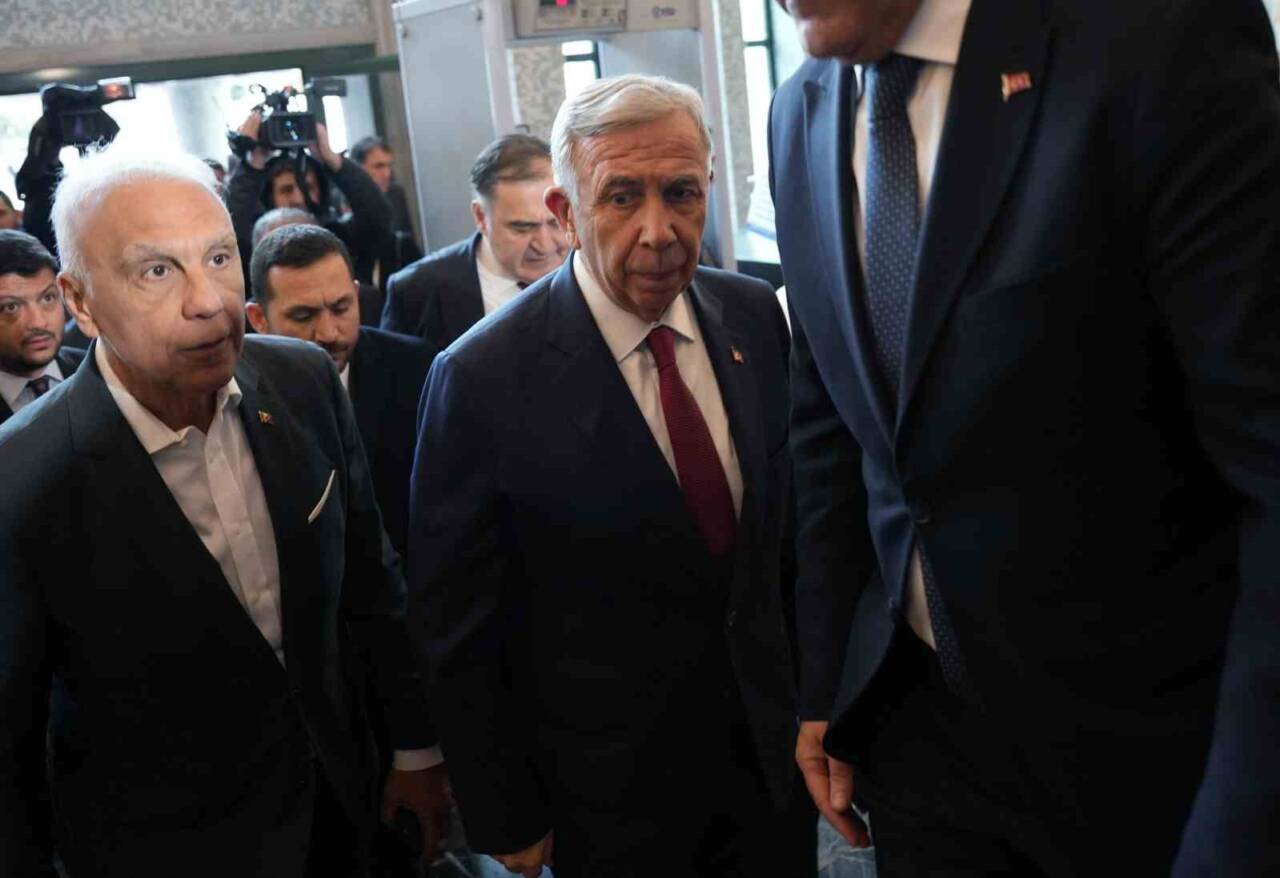 Ankara Büyükşehir Belediye Başkanı Mansur Yavaş, İstanbul Büyükşehir Başkanı Ekrem