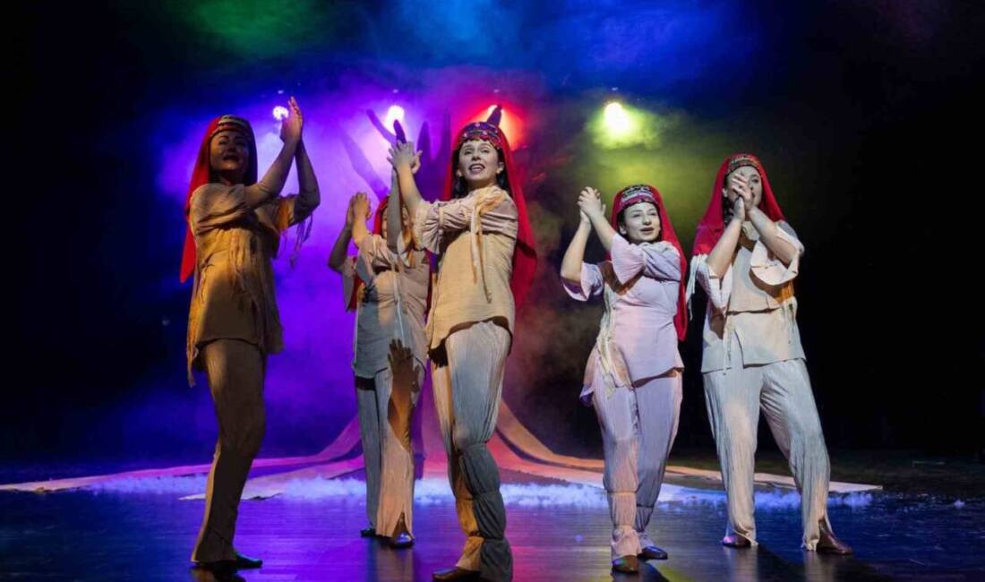 Mersin Büyükşehir Belediyesi Şehir Tiyatrosu, ’Ben Anadolu’ adlı oyunun prömiyerini