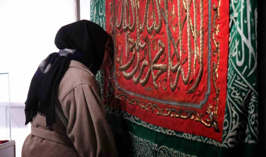 Sakarya’da Kabe örtüleri, Sakal-ı Şerif, Kadem-i Şerif gibi toplam 40