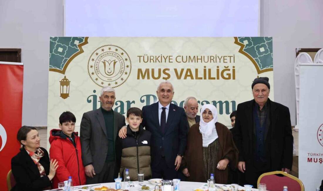 Muş Valiliği tarafından düzenlenen iftar programında, şehit yakınları ve gaziler
