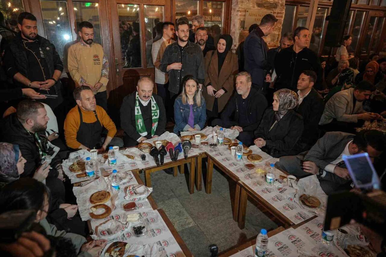 "AK Parti Bursa Milletvekili Mustafa Varank, sosyal medya üzerinden yaptığı