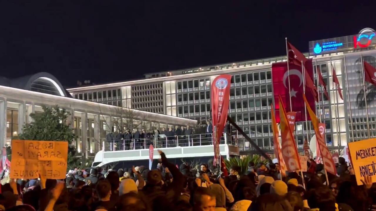 CHP Genel Başkanı Özgür Özel, İstanbul Büyükşehir Belediyesi'ne yönelik yolsuzluk