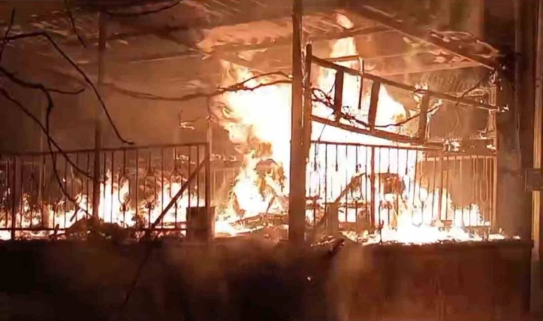 Bartın’da bir apartmanın bahçesinde önce patlama sesleri duyuldu. Seslere uyanan