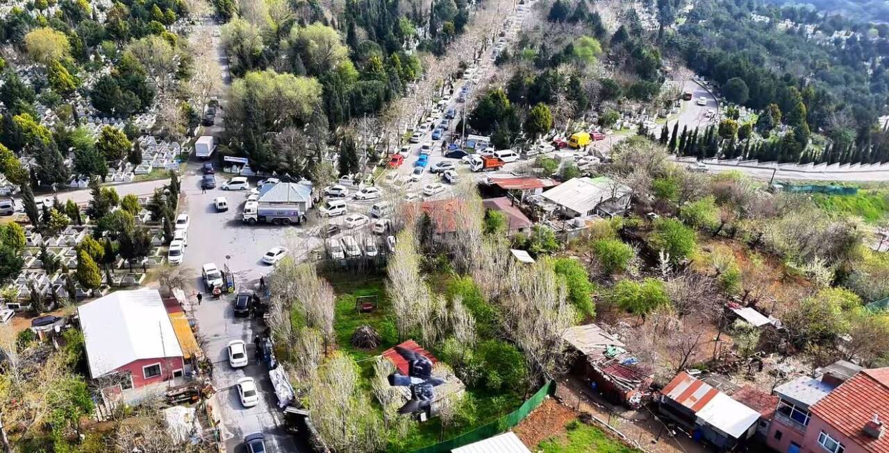 Ramazan Bayramı öncesi Sultangazi Yayla Mezarlığı'na olan yoğun ilgi nedeniyle