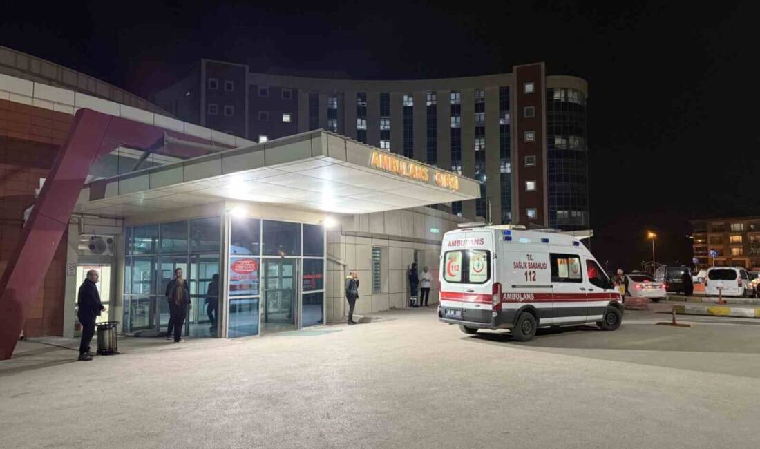 Sivas’ın Gürün ilçesinde Ramazan topu elinde patlayan görevli ağır yaralandı.