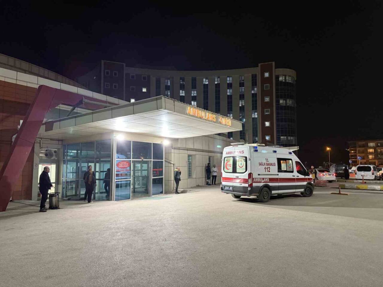 Sivas’ın Gürün ilçesinde Ramazan topu elinde patlayan görevli ağır yaralandı.