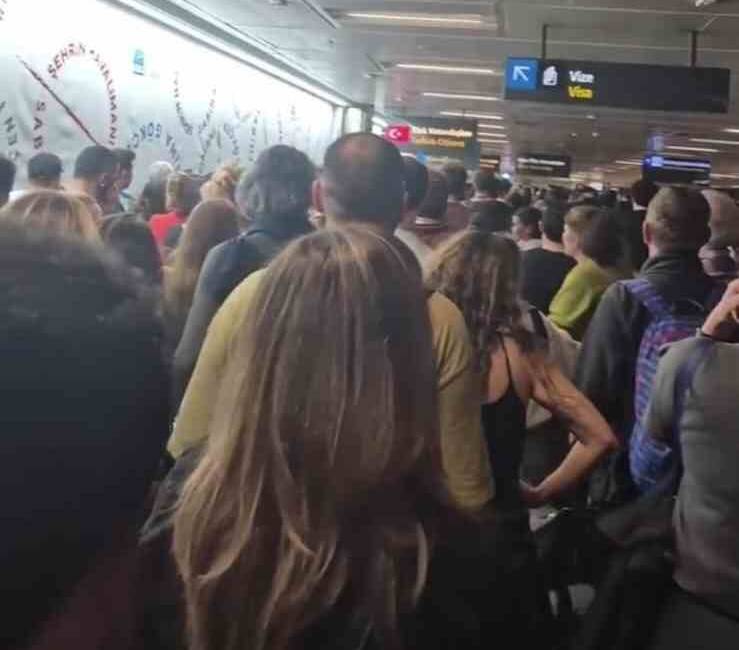 İstanbul Sabiha Gökçen Havalimanı'ndaki Polnet sisteminde 18.20'de meydana gelen arıza,