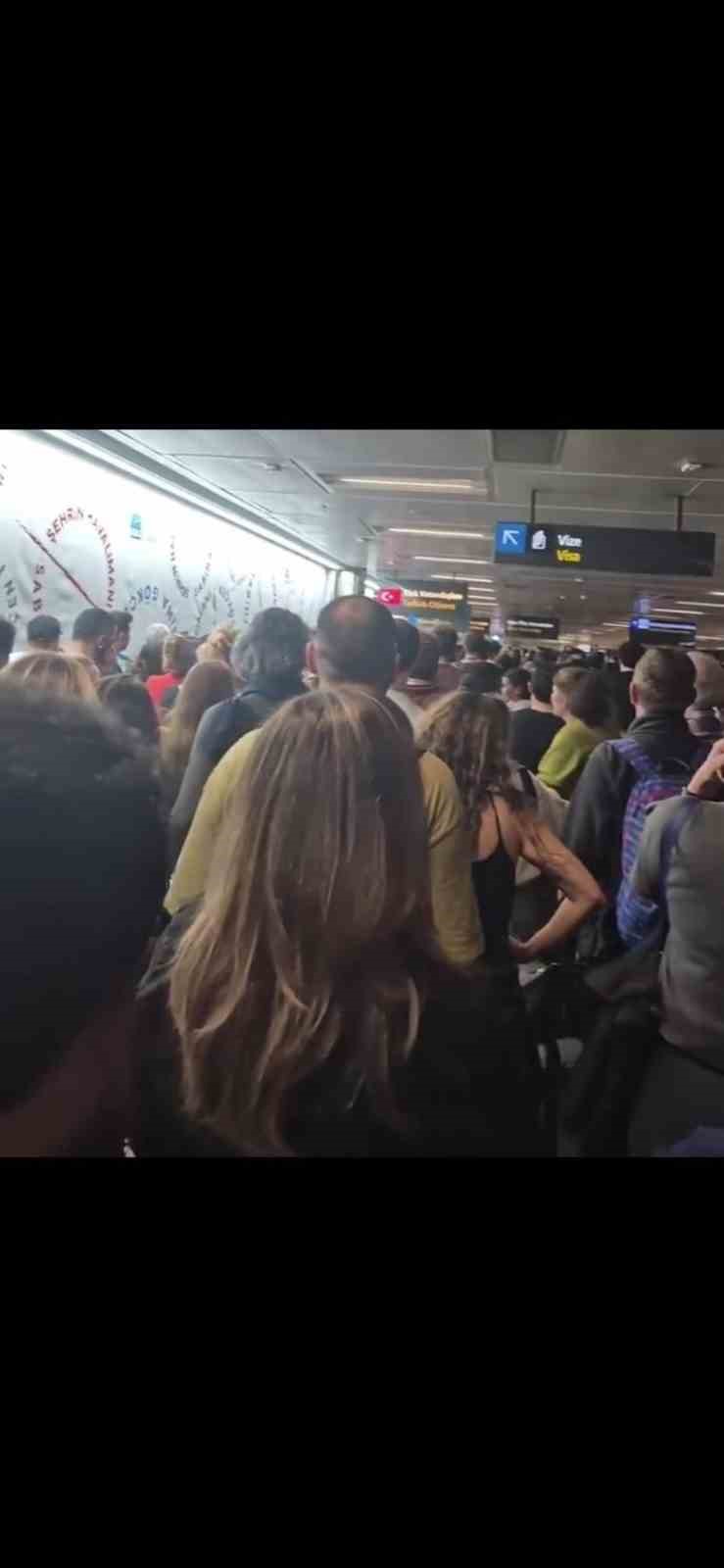 İstanbul Sabiha Gökçen Havalimanı'ndaki Polnet sisteminde 18.20'de meydana gelen arıza,