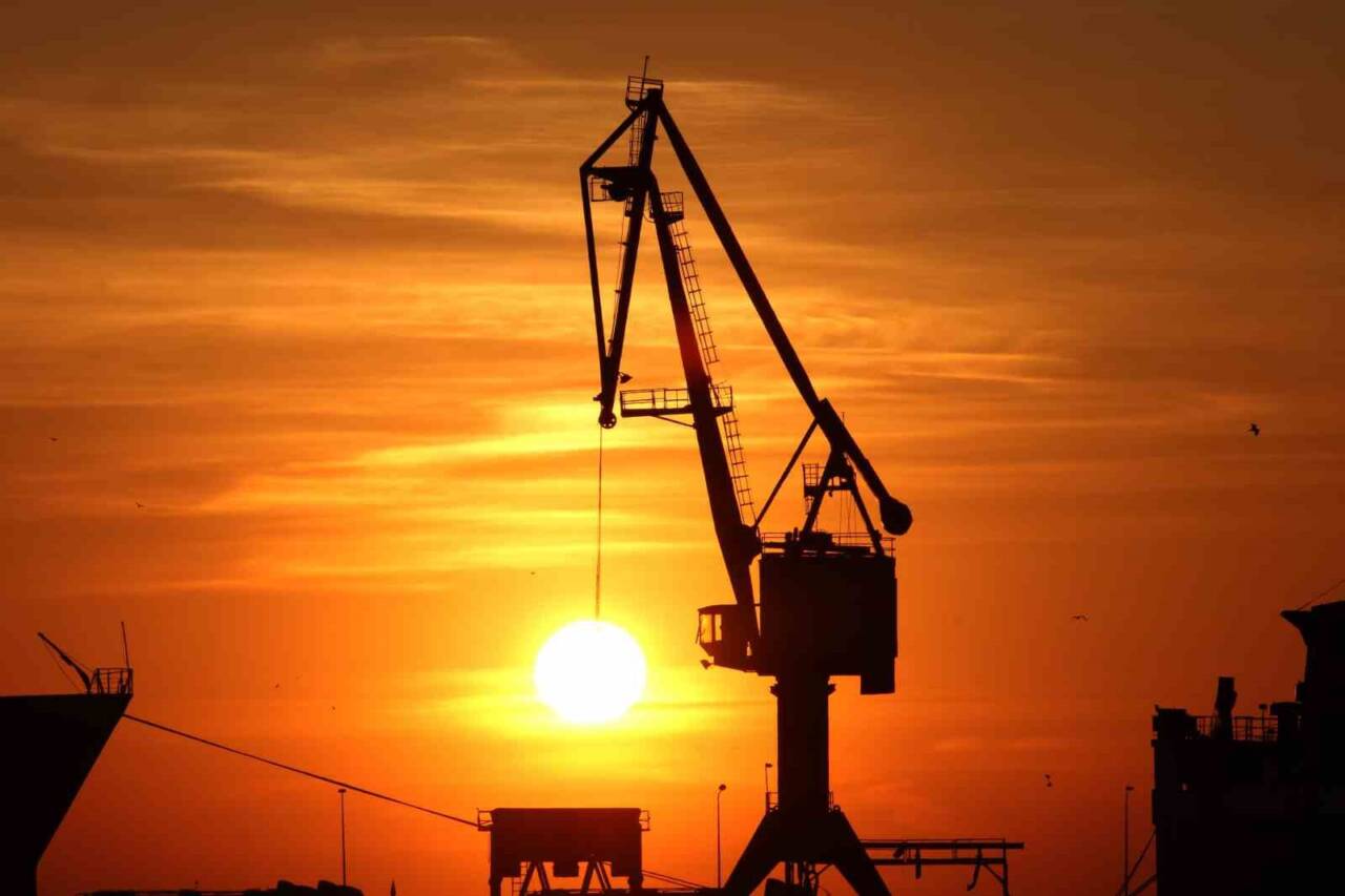 Samsun’da güneşin denizden doğuşunda muhteşem bir manzara ortaya çıkıyor. Vinç