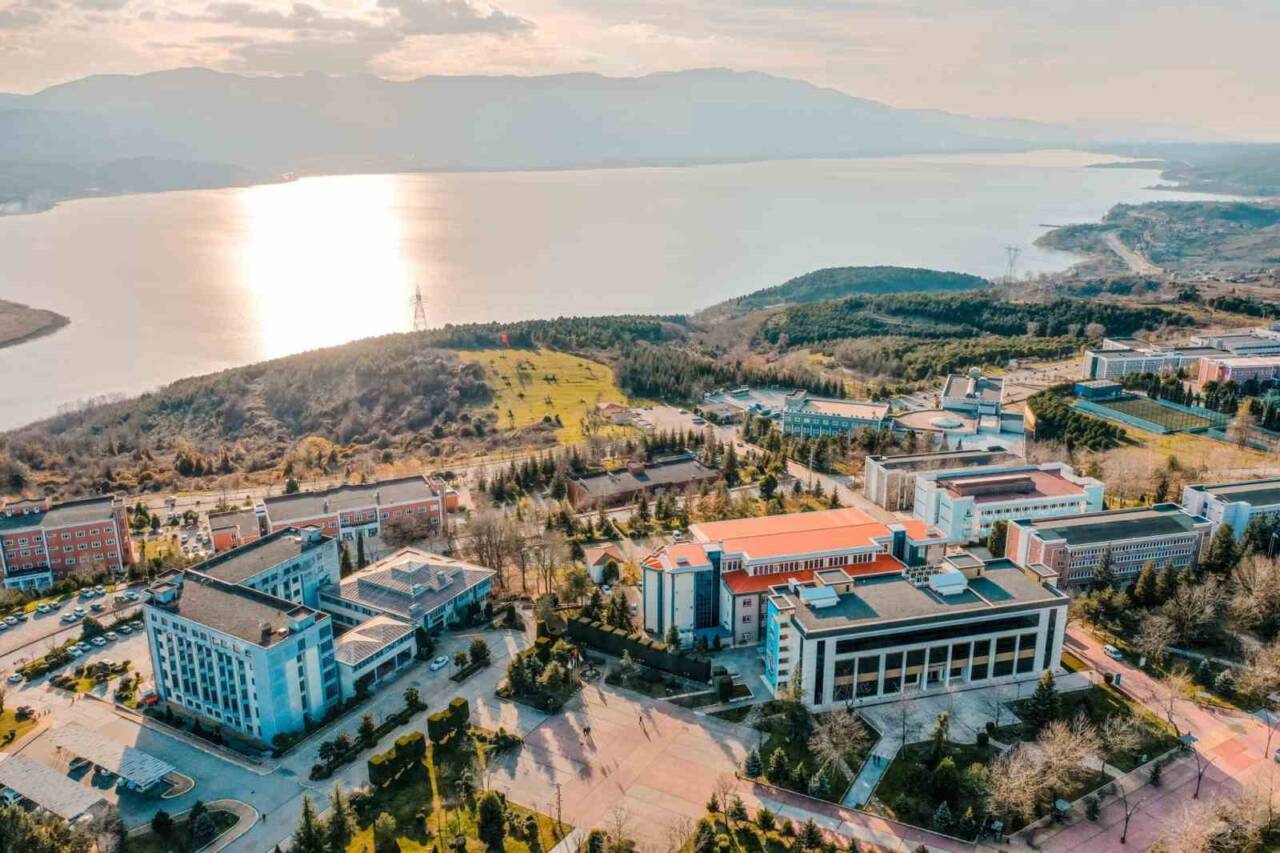 Sakarya Üniversitesi Devlet Konservatuvarı Ses Eğitimi Bölümü öğretim üyesi Prof.