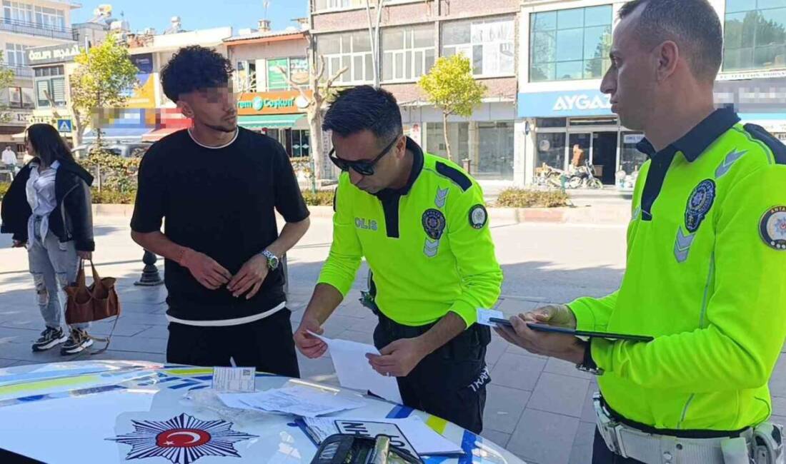 Antalya’da trafik ekiplerinin denetiminde durdurulan ve ehliyetsiz olduğu belirlenen motorlu