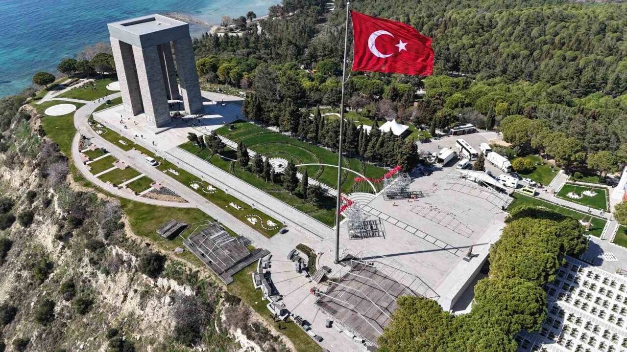 Çanakkale Savaşları’nın yaşandığı, Tarihi Gelibolu Yarımadası’ndaki Şehitler Abidesi’nde 18 Mart