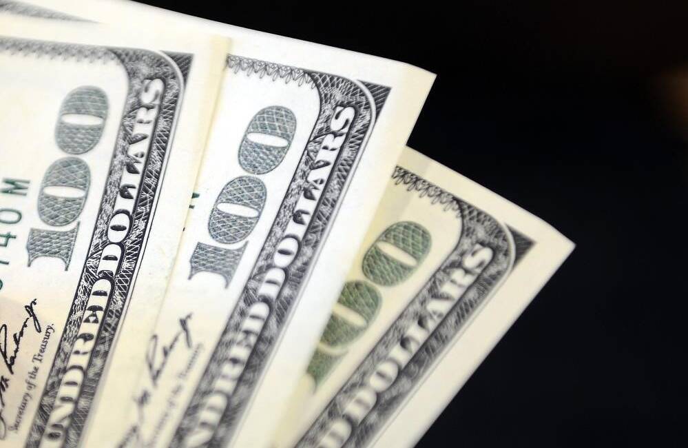 Dolar 38,0040 liradan, euro ise 41,1530 liradan güne başladı. İstanbul