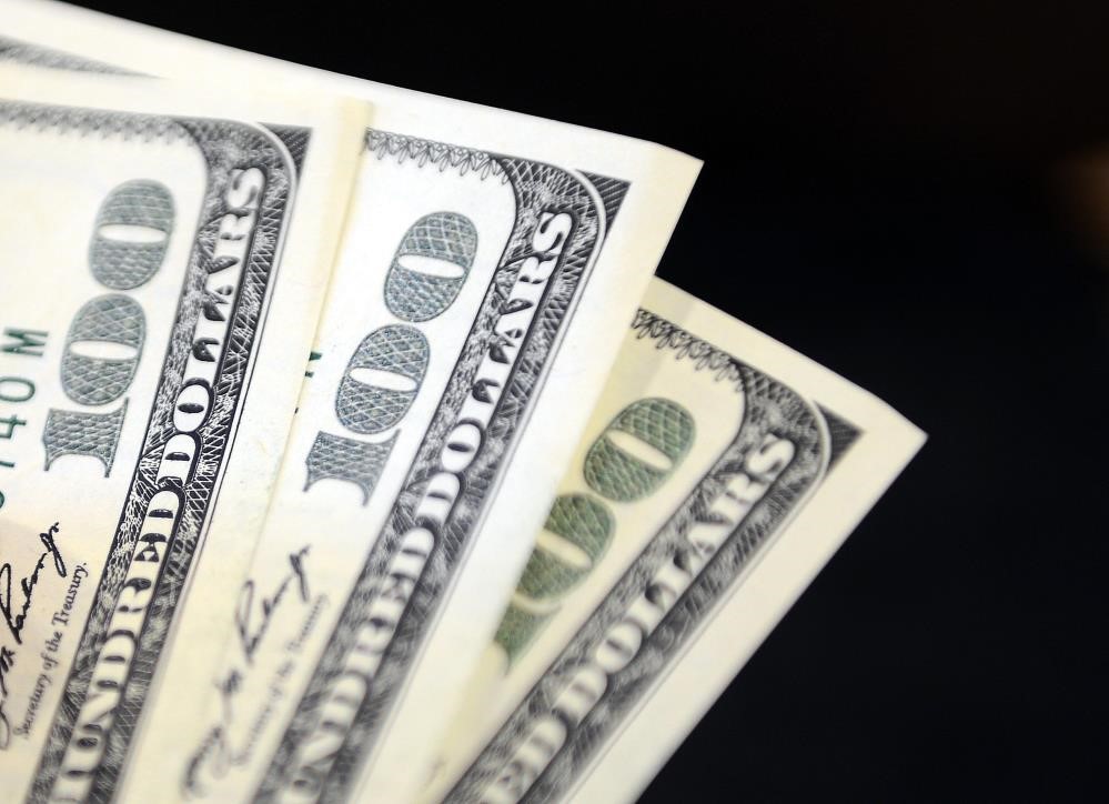 Dolar 36,7510 liradan, euro ise 40,2140 liradan güne başladı. İstanbul