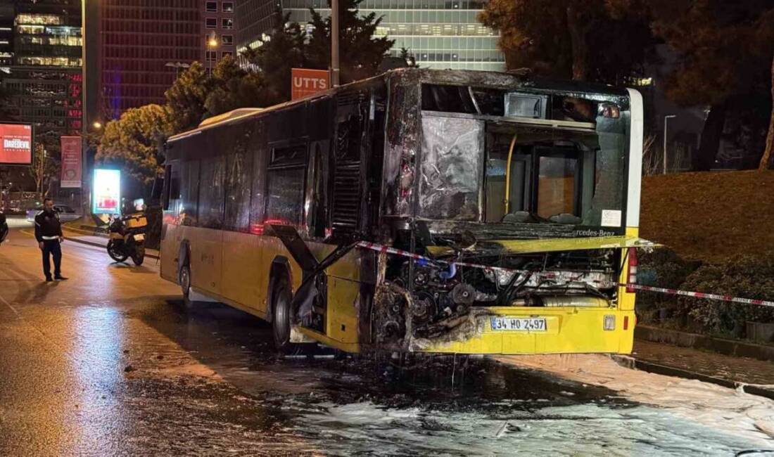 Şişli’de İETT’ye bağlı özel halk otobüsü seyir halindeyken alev aldı.