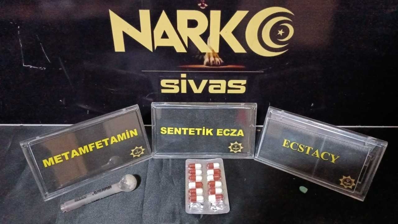 Sivas’ta uyuşturucu madde ticaretine yönelik gerçekleştirilen operasyonlarda gözaltına alınan 9