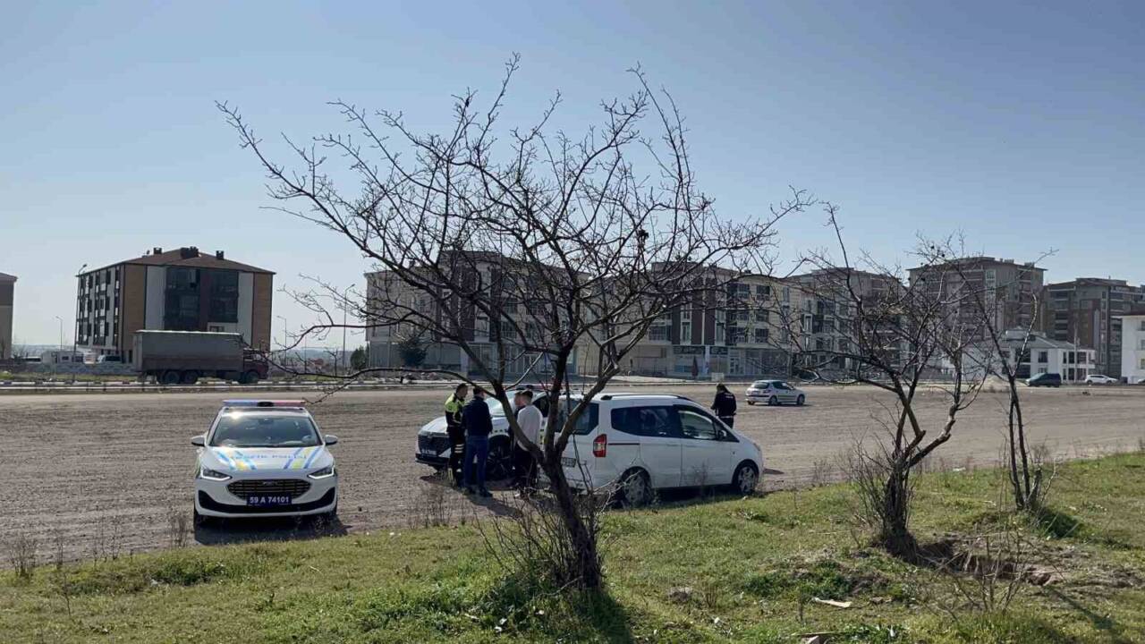 Tekirdağ’ın Çorlu ilçesinde pazar alanı yapılması beklenen boş arazide drift