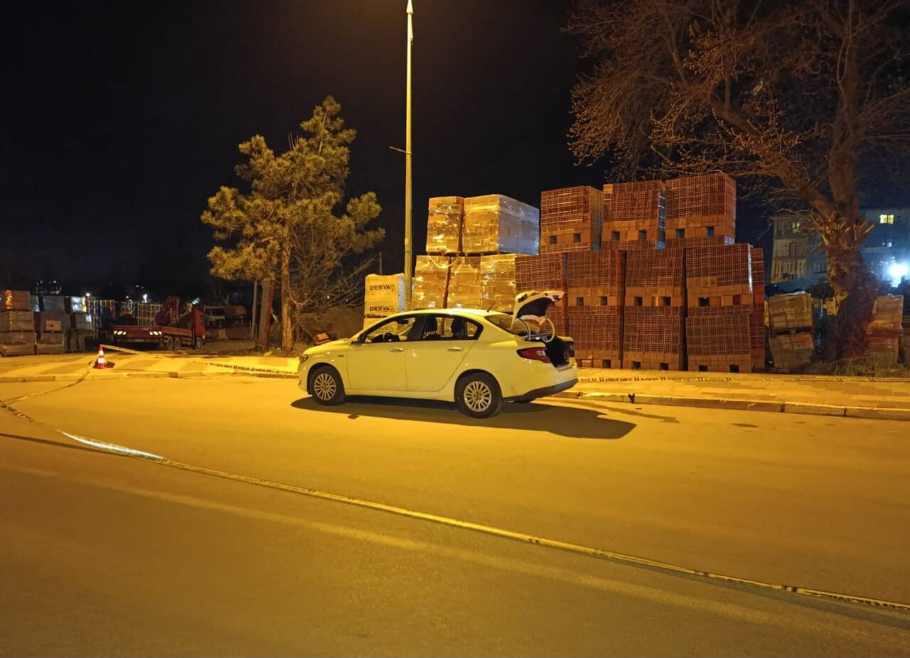 Tekirdağ'ın Saray ilçesinde 25 yaşındaki M.L., kiralık aracıyla geldiği mezbaha